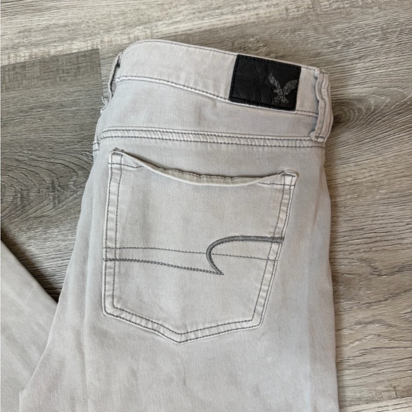 American Eagle Jegging 360° Super Stretch Raw Hem Jeans Size 8 Long - Picture 3 of 9